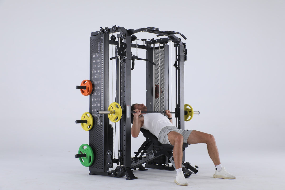 Bench press v PH Fitness Apex Pro Rack so Smithovým strojom a kladkami